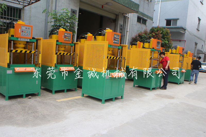 四柱（zhù）快（kuài）速液壓機 (8).jpg