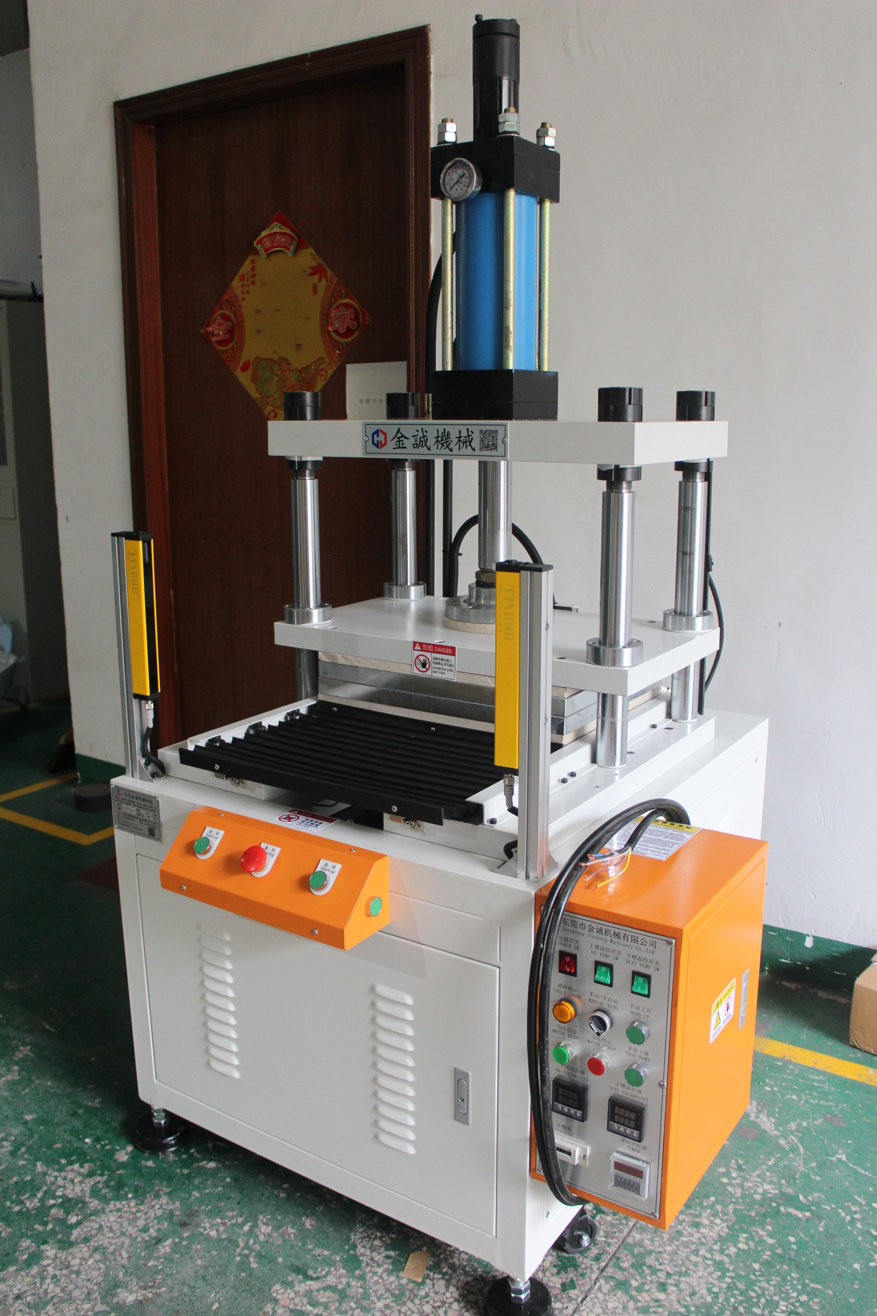 滄縣-四柱滑（huá）台熱壓機JCR-20TS-T (4).JPG